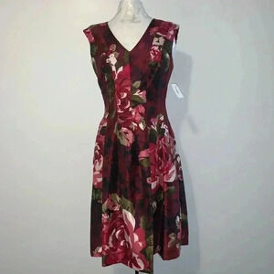 Roz & Ali Floral Sleeveless Box Pleated Dress​​​